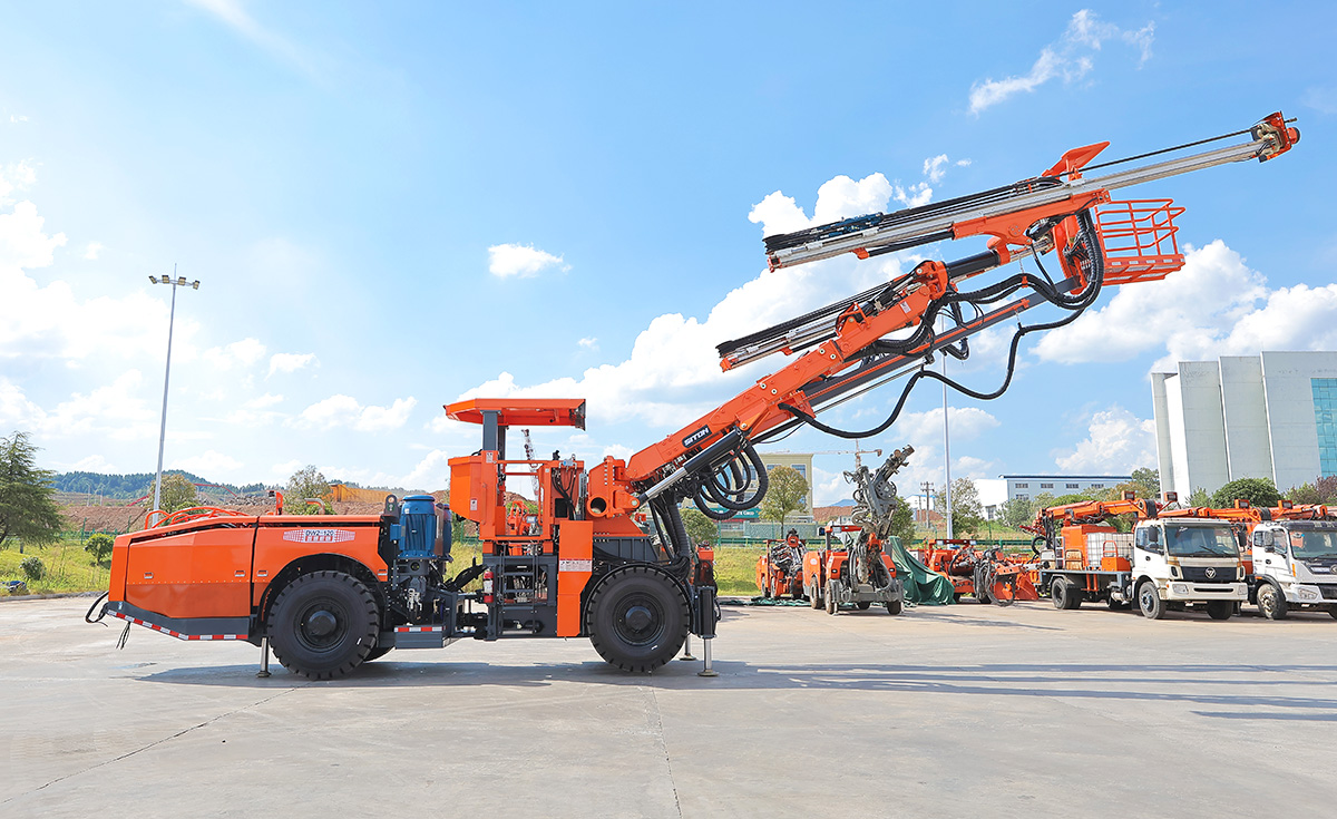双臂(液压)凿岩台车